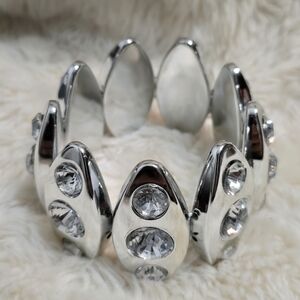Elegant Silver Bracelet with Crystal Accents
